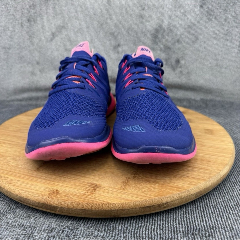 Nike Women's Navy and Pink Sneakers
